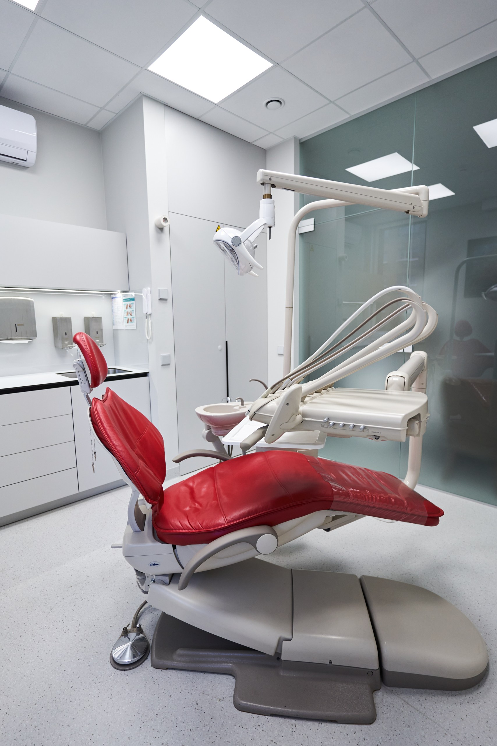 Klaas - Dentist website Webflow template